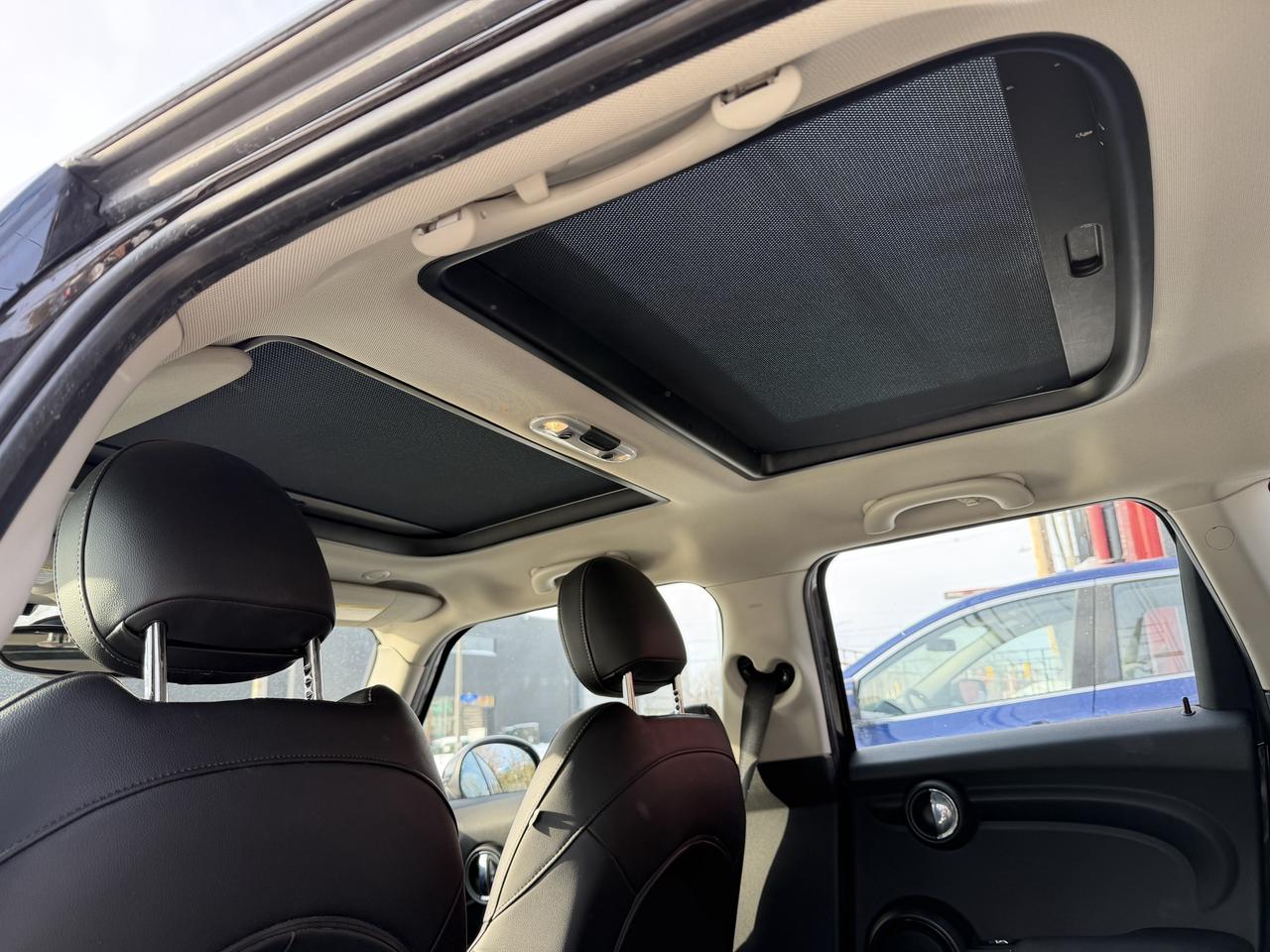 2015 MINI Cooper 4-Door Photo