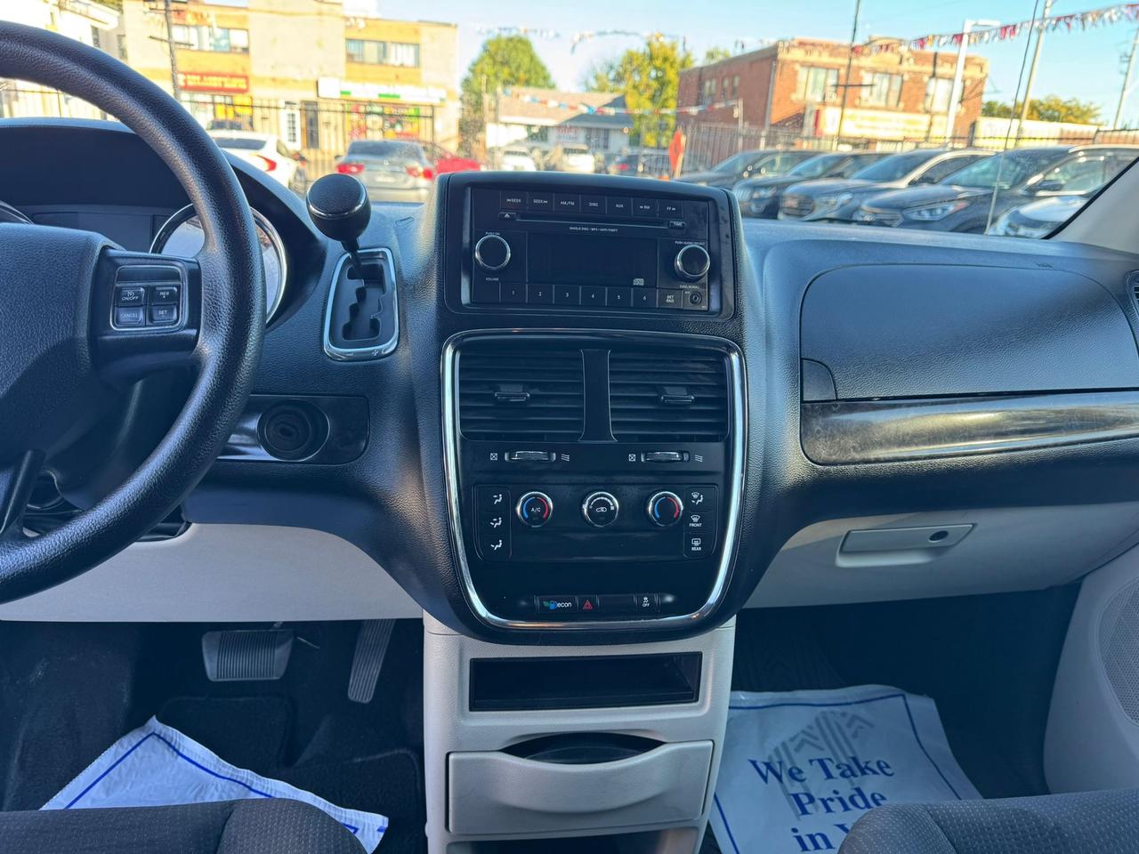 2014 Dodge Grand Caravan SE Photo