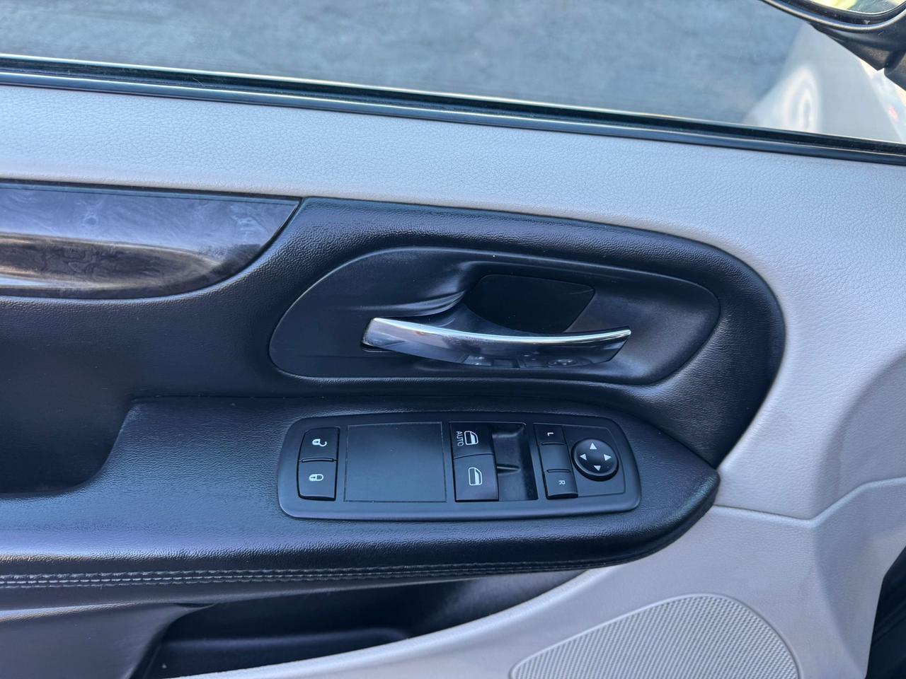 2014 Dodge Grand Caravan SE Photo