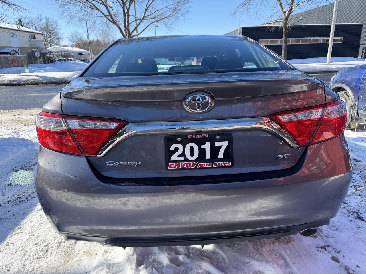 2017 Toyota Camry SE Photo