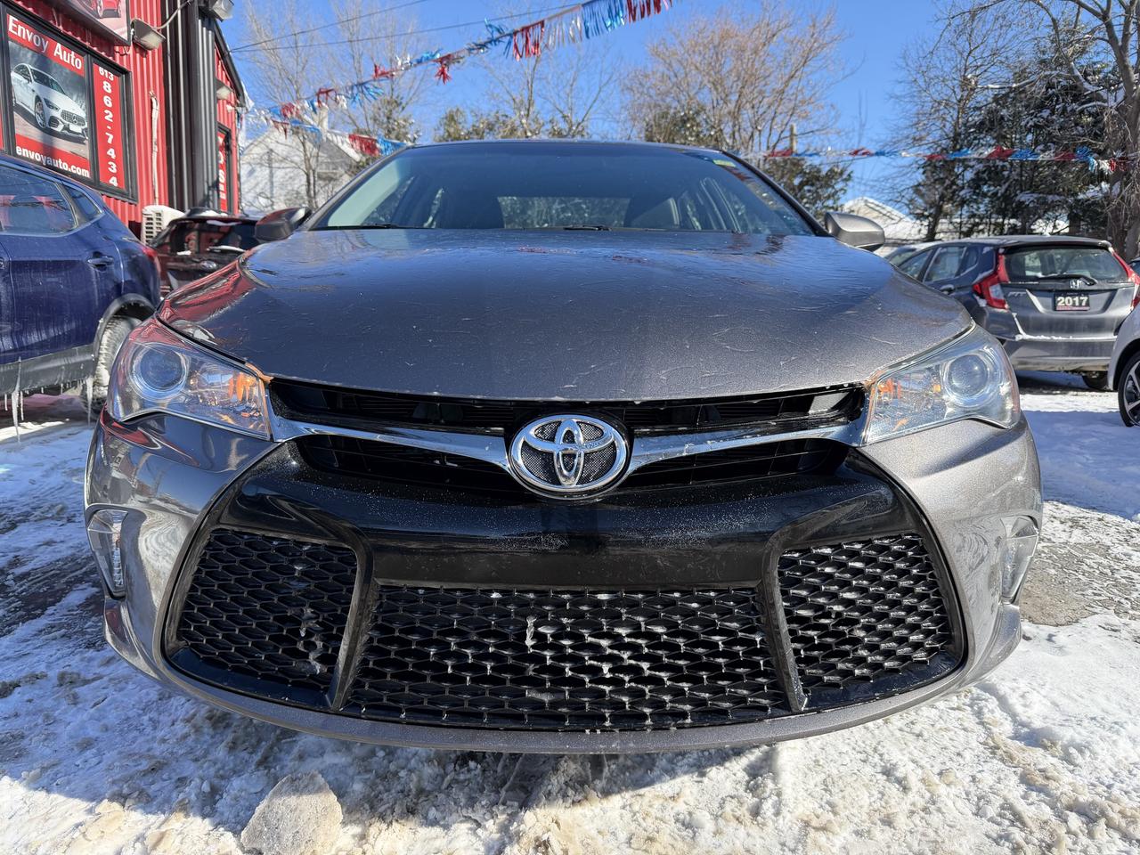 2017 Toyota Camry SE Photo