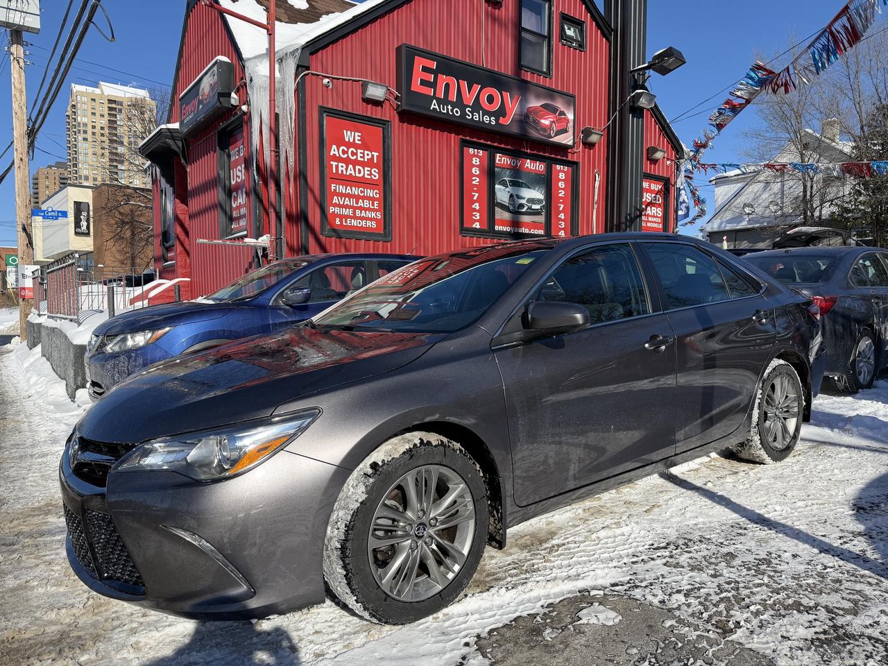 2017 Toyota Camry SE Photo0