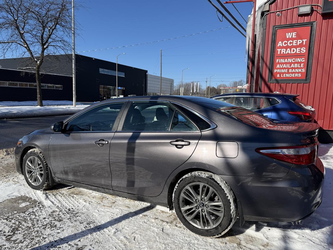 2017 Toyota Camry SE Photo