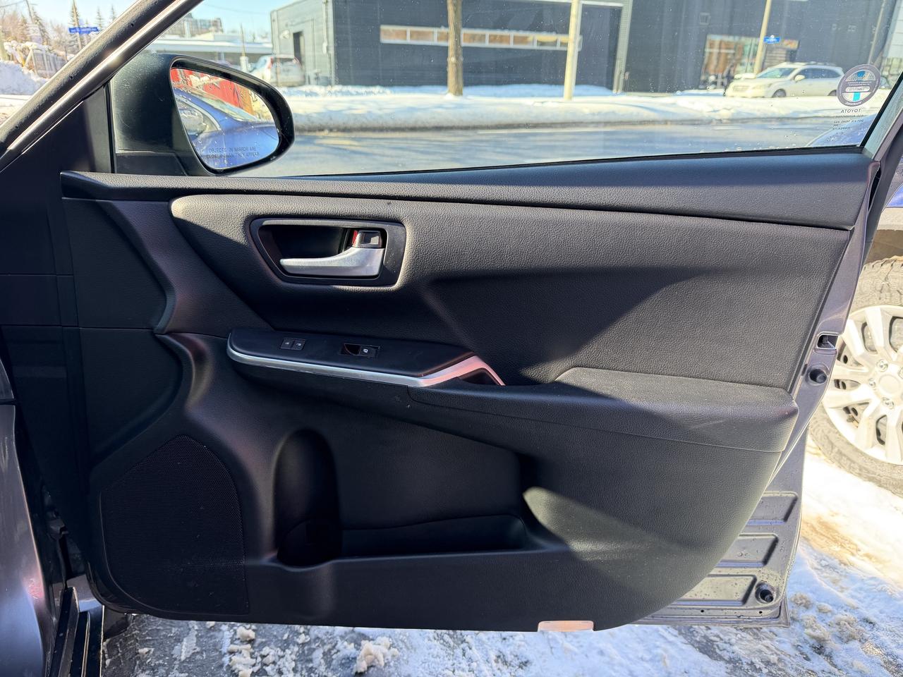 2017 Toyota Camry SE Photo