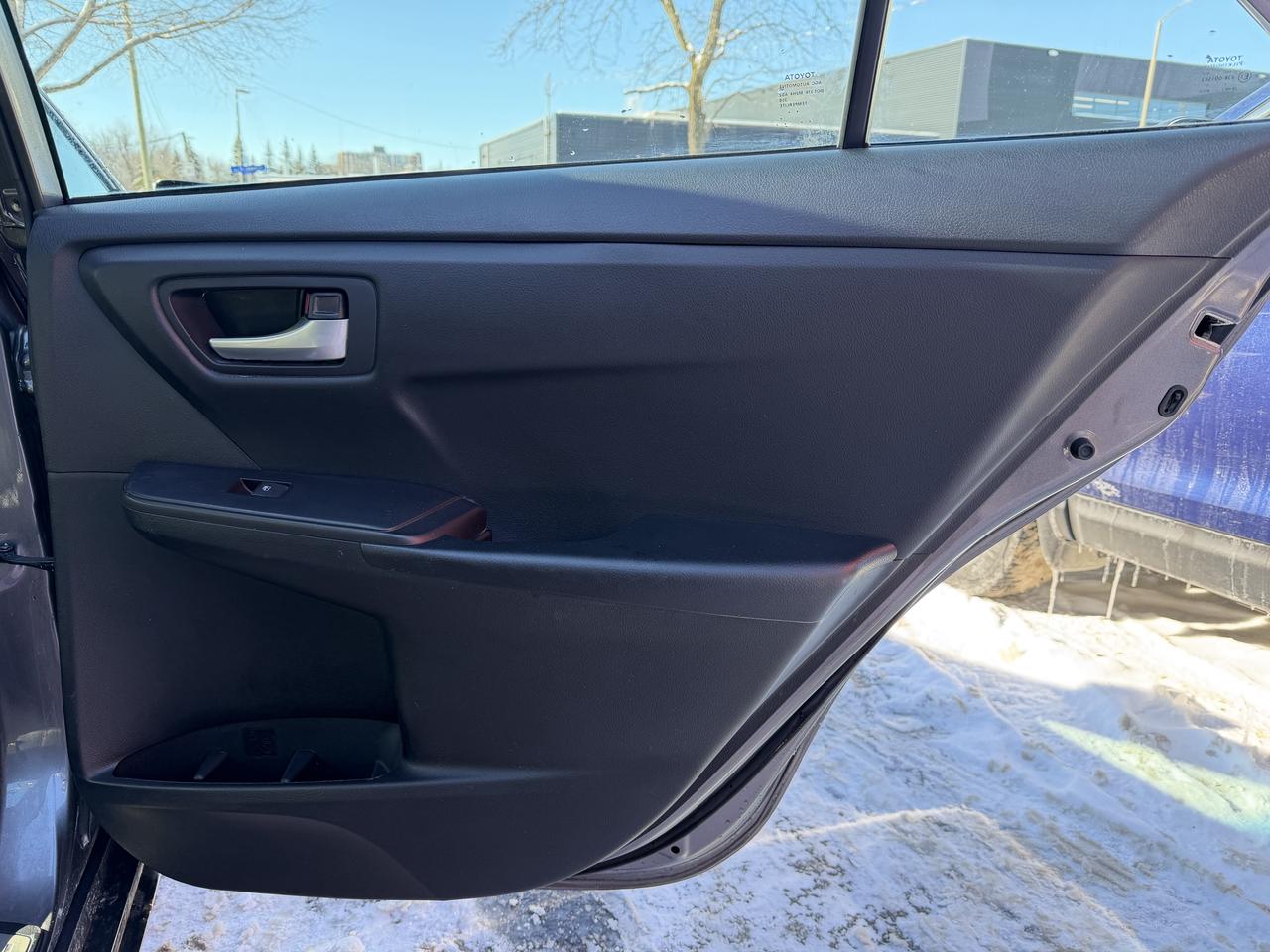 2017 Toyota Camry SE Photo