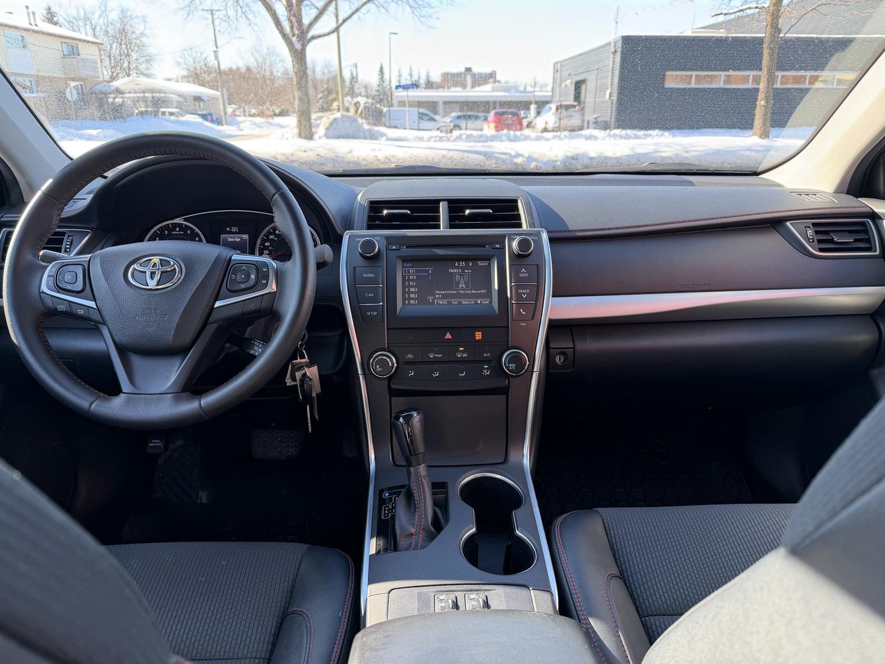 2017 Toyota Camry SE Photo