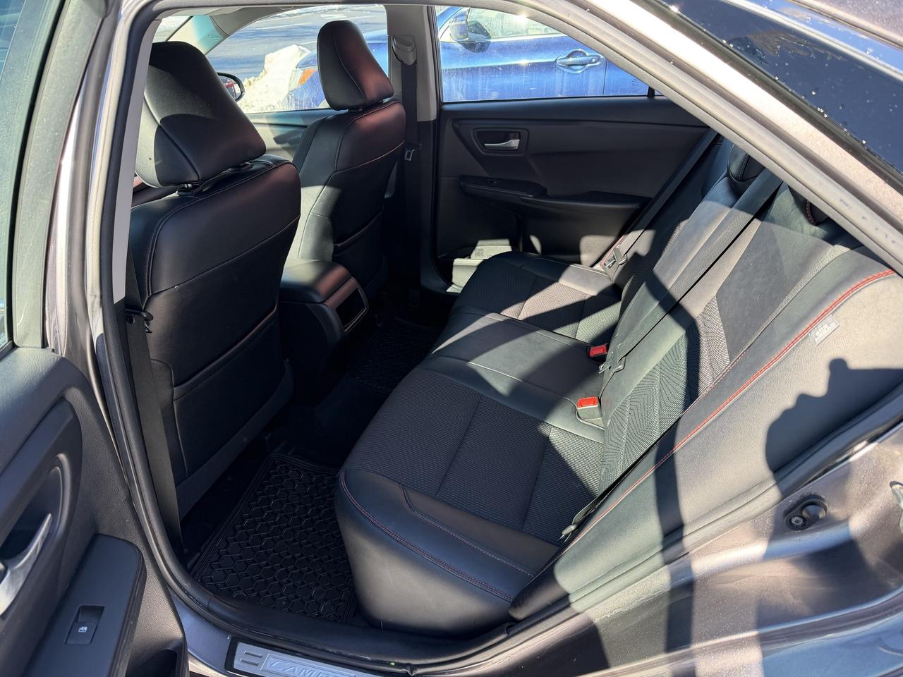 2017 Toyota Camry SE Photo