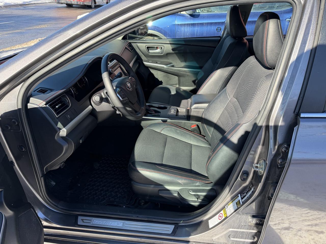 2017 Toyota Camry SE Photo