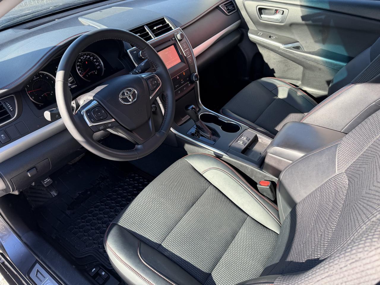 2017 Toyota Camry SE Photo