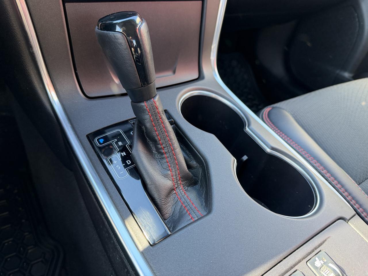 2017 Toyota Camry SE Photo