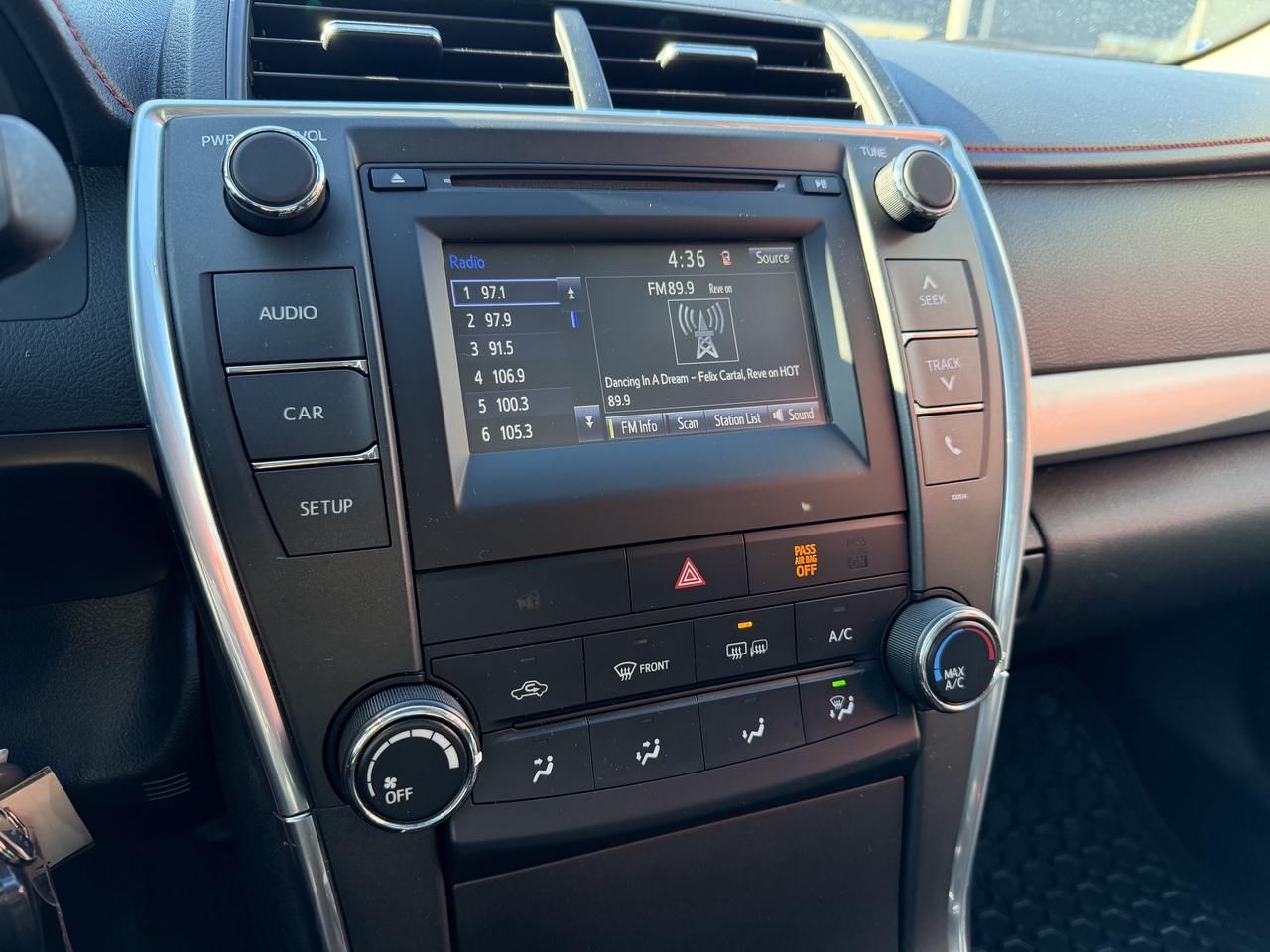 2017 Toyota Camry SE Photo