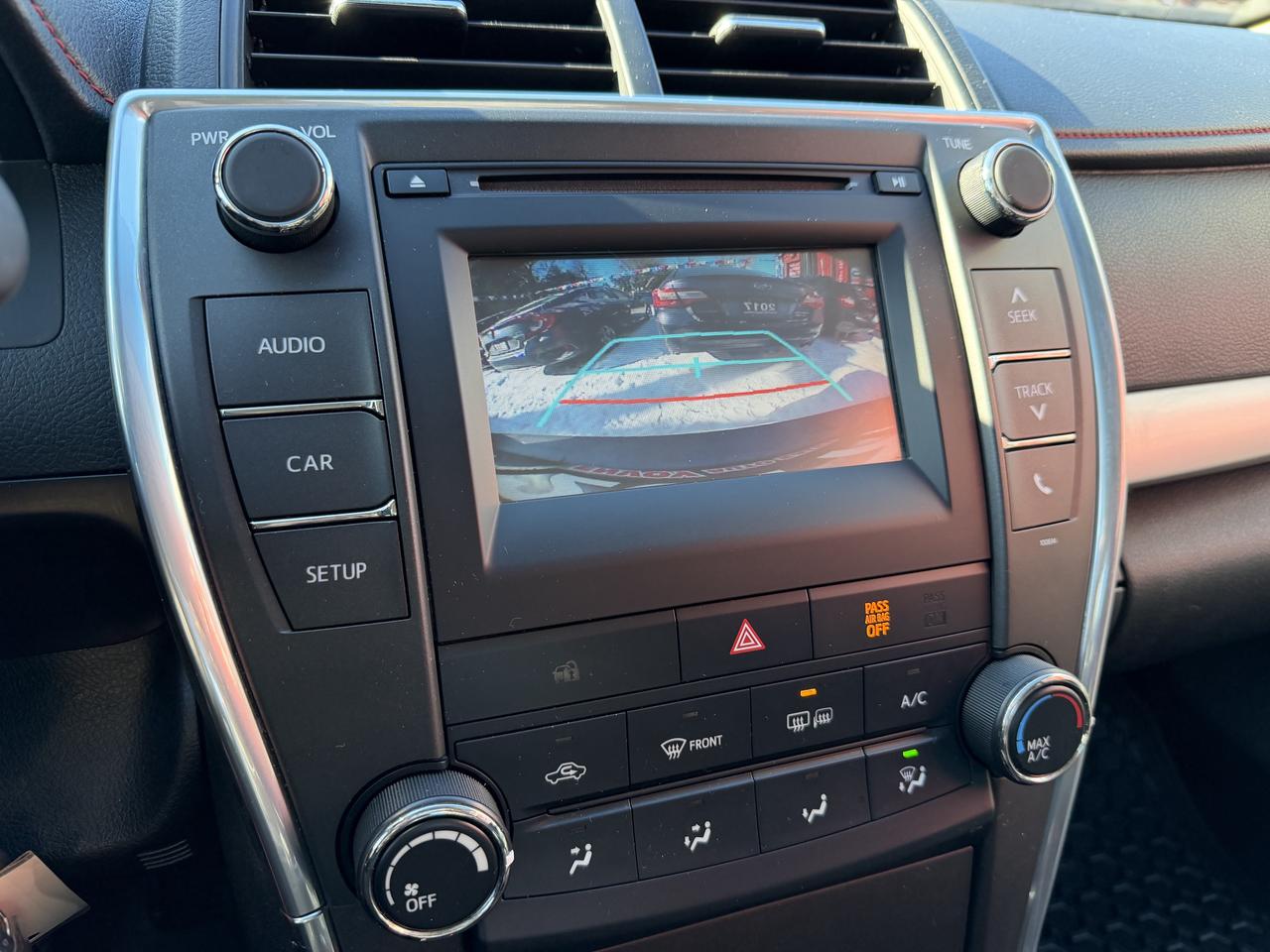 2017 Toyota Camry SE Photo