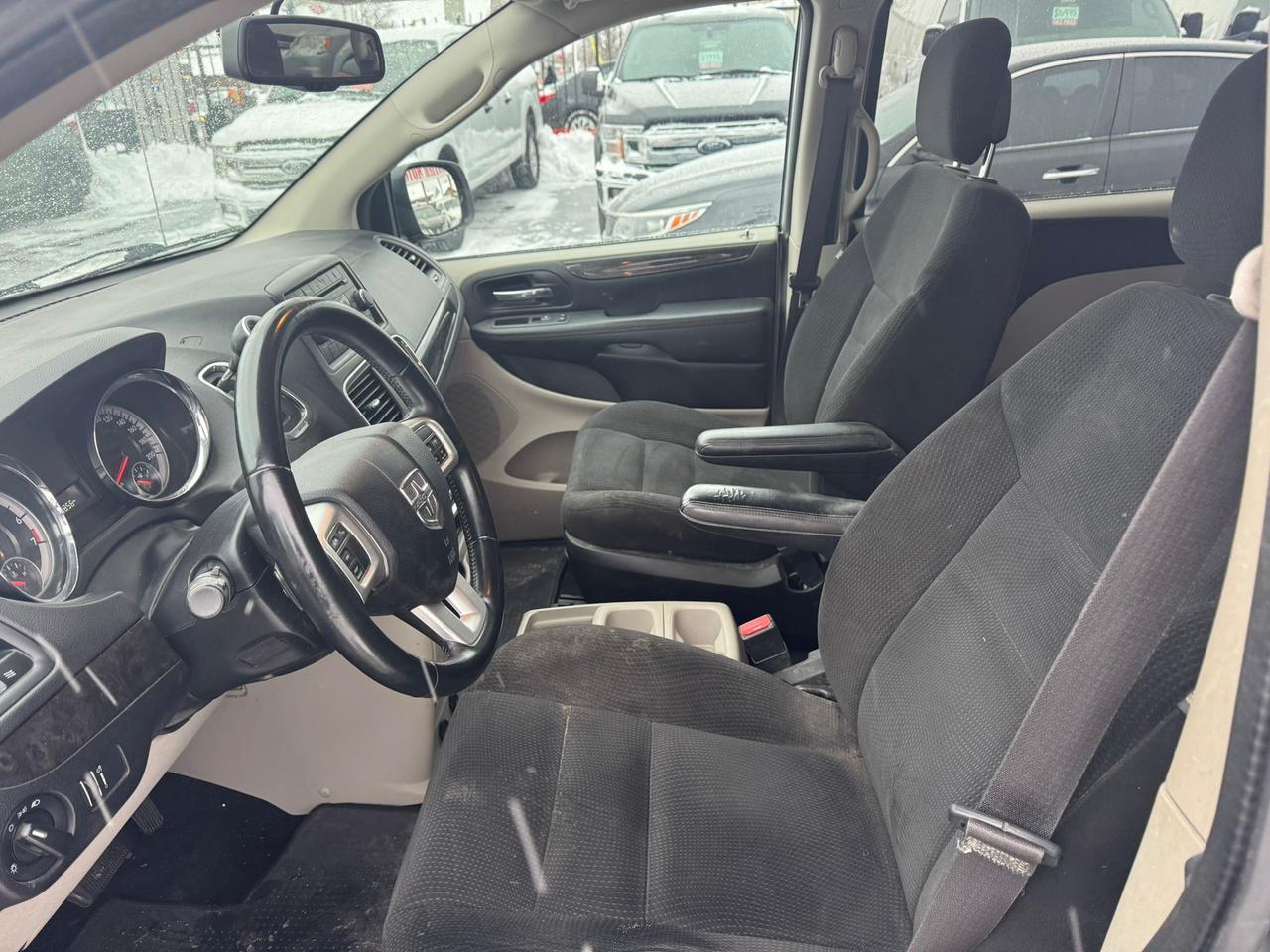 2017 Dodge Grand Caravan SE Photo2