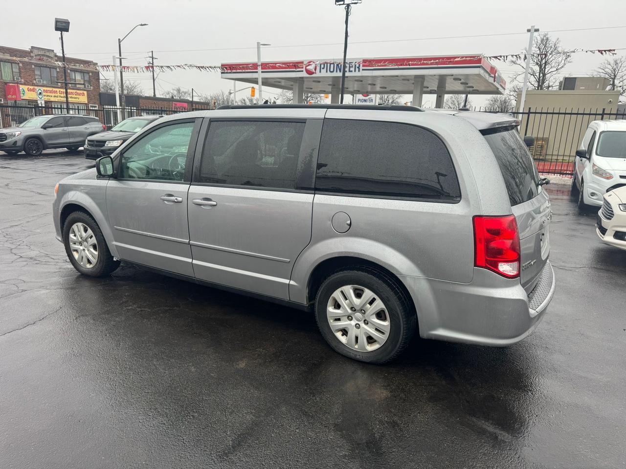 2017 Dodge Grand Caravan SE Photo