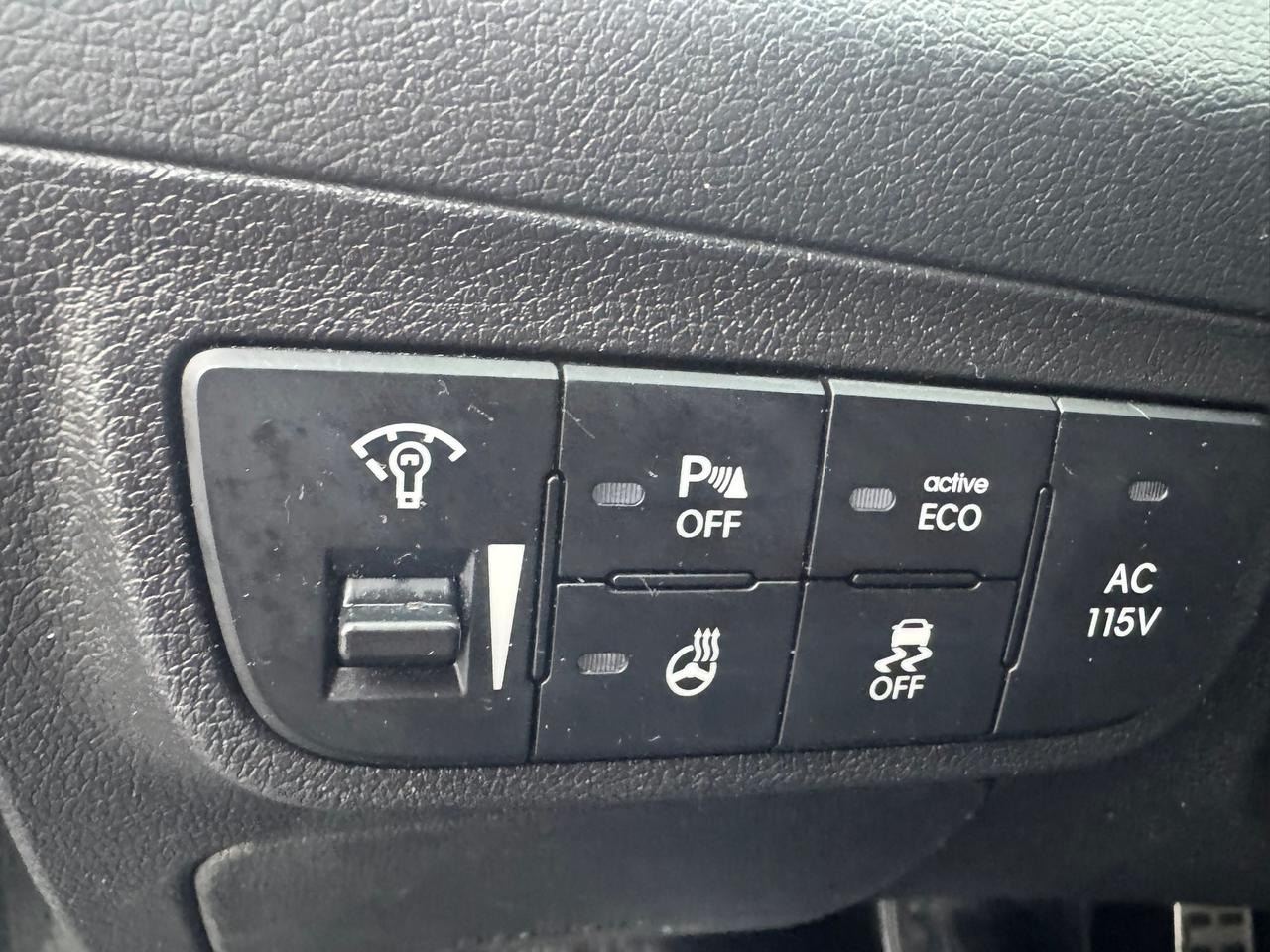 2016 Hyundai Veloster Turbo Photo