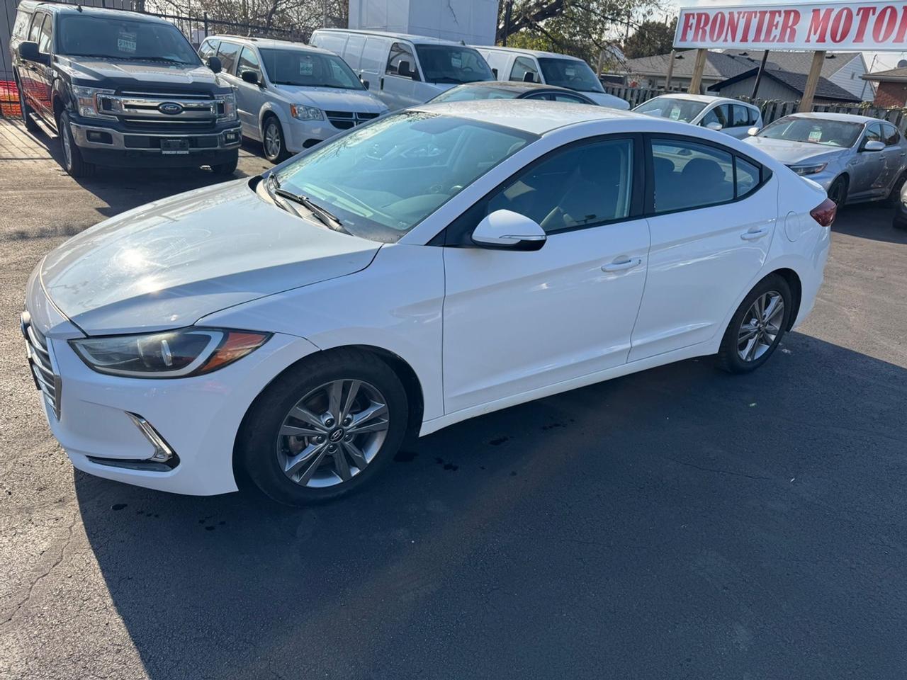 2018 Hyundai Elantra SEL Photo0