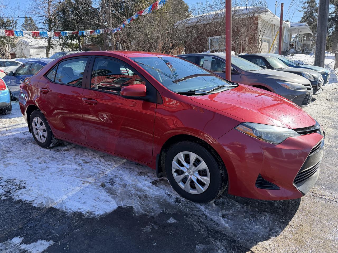 2018 Toyota Corolla LE Photo2