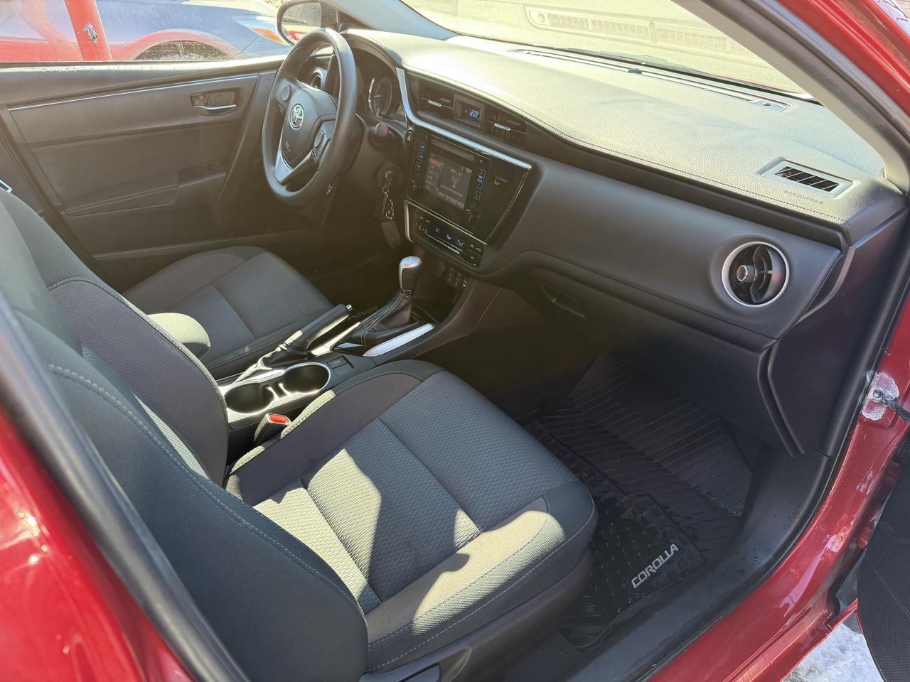 2018 Toyota Corolla LE Photo