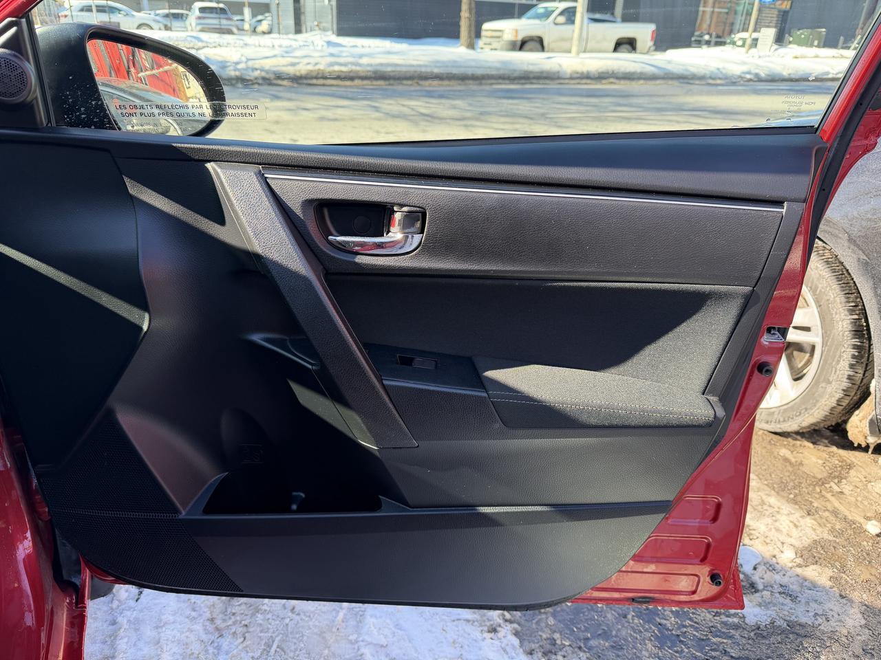 2018 Toyota Corolla LE Photo