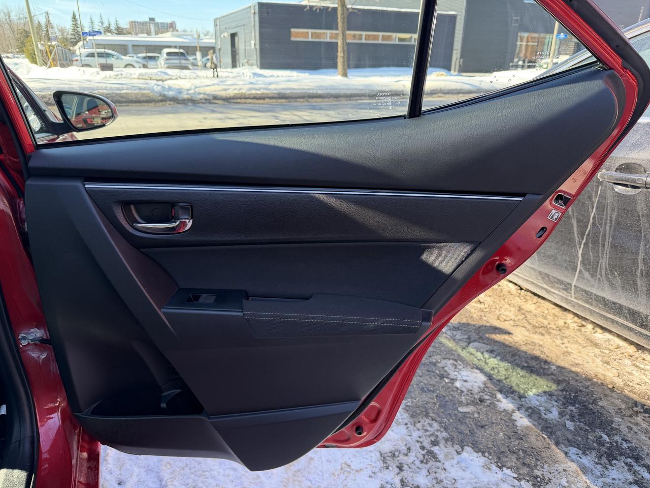 2018 Toyota Corolla LE Photo