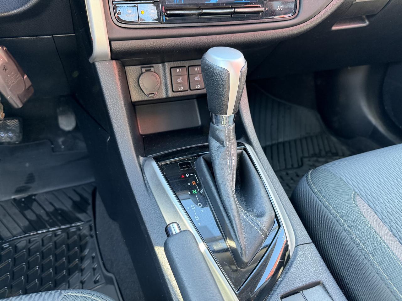 2018 Toyota Corolla LE Photo