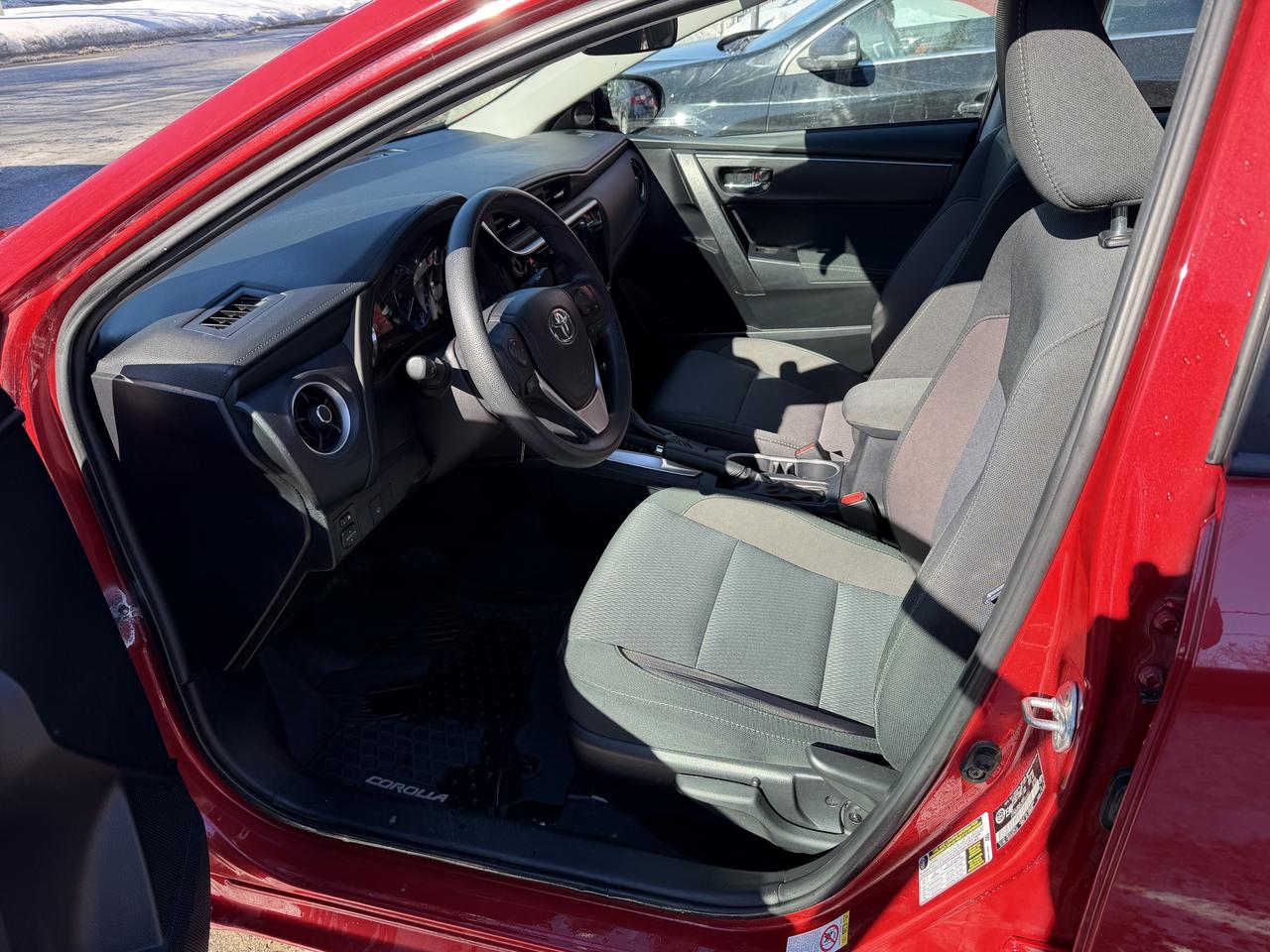 2018 Toyota Corolla LE Photo