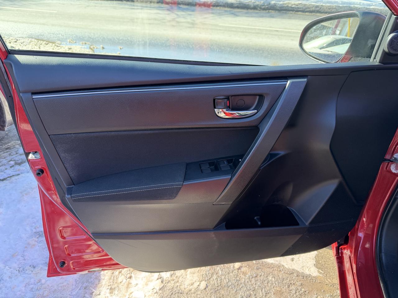 2018 Toyota Corolla LE Photo