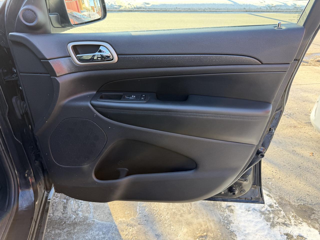 2017 Jeep Grand Cherokee Laredo Photo