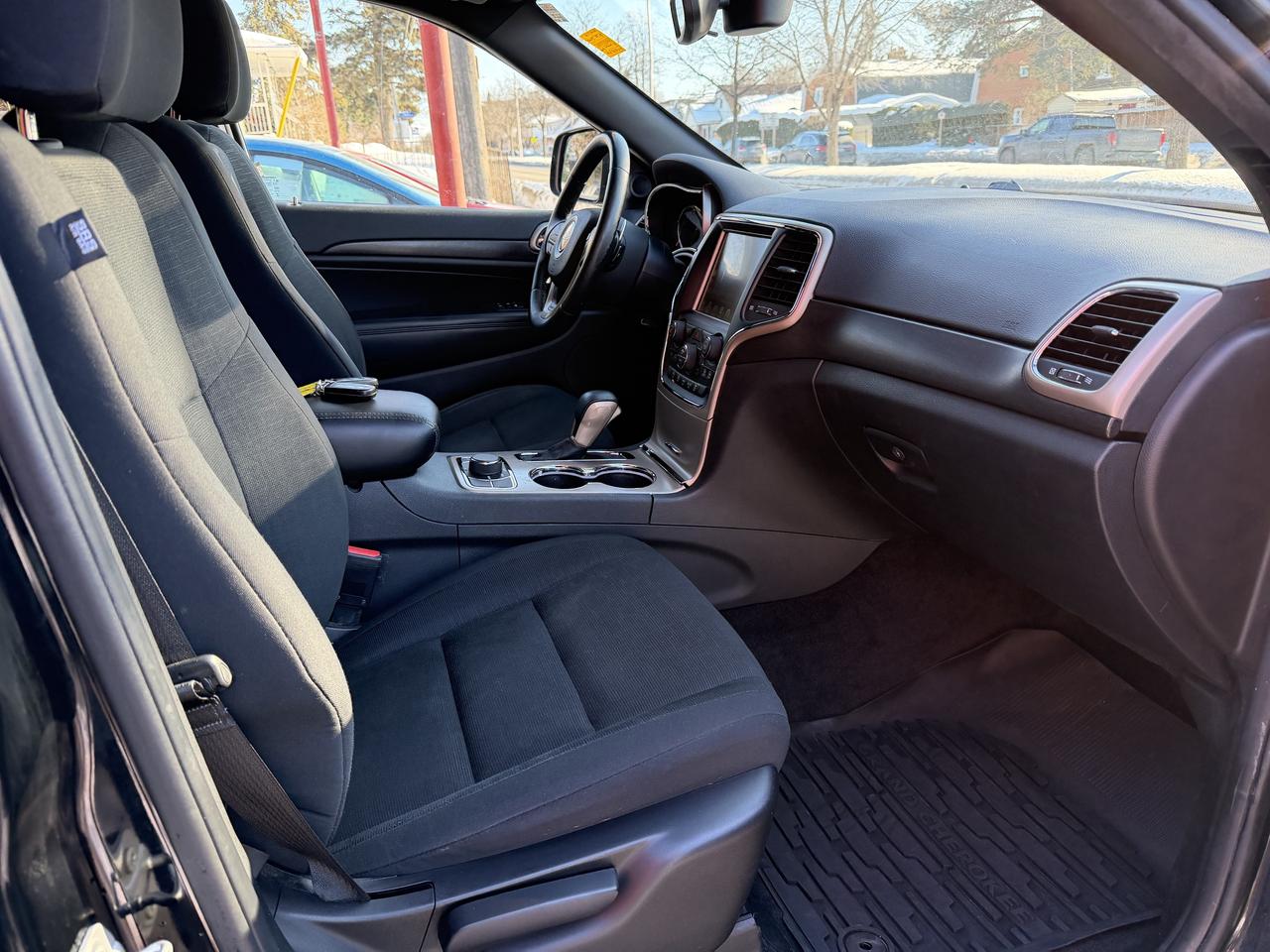 2017 Jeep Grand Cherokee Laredo Photo