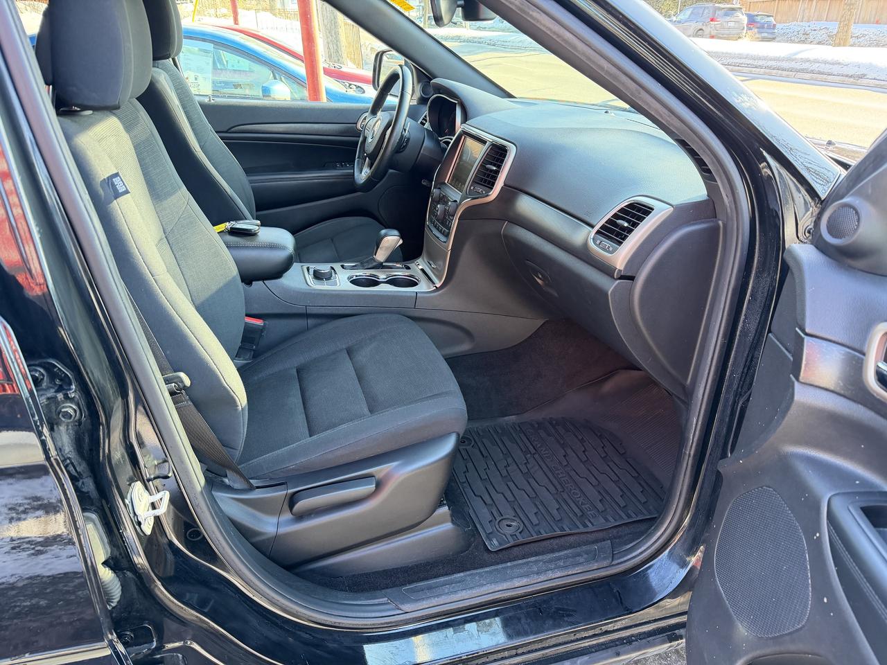 2017 Jeep Grand Cherokee Laredo Photo