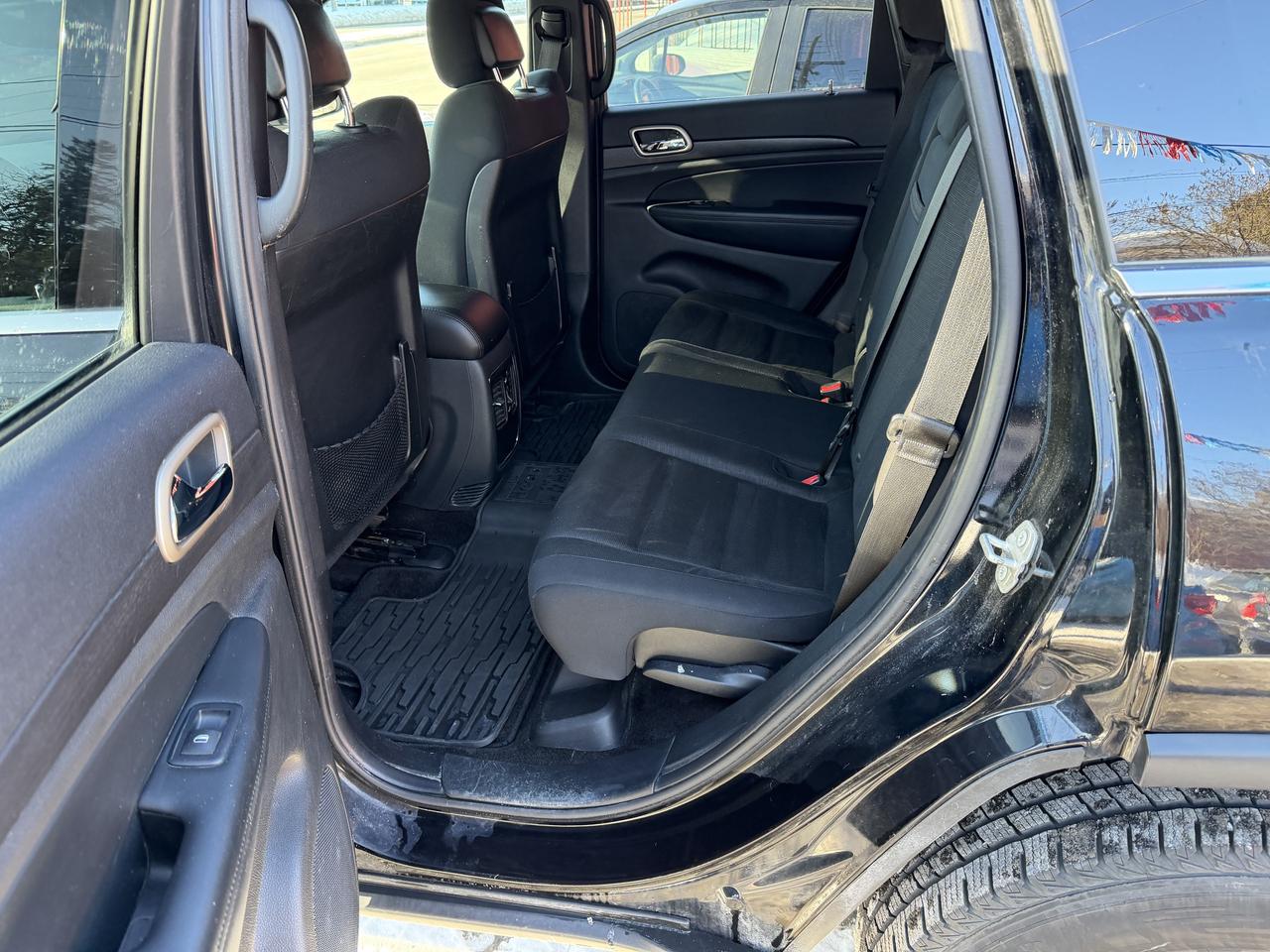 2017 Jeep Grand Cherokee Laredo Photo