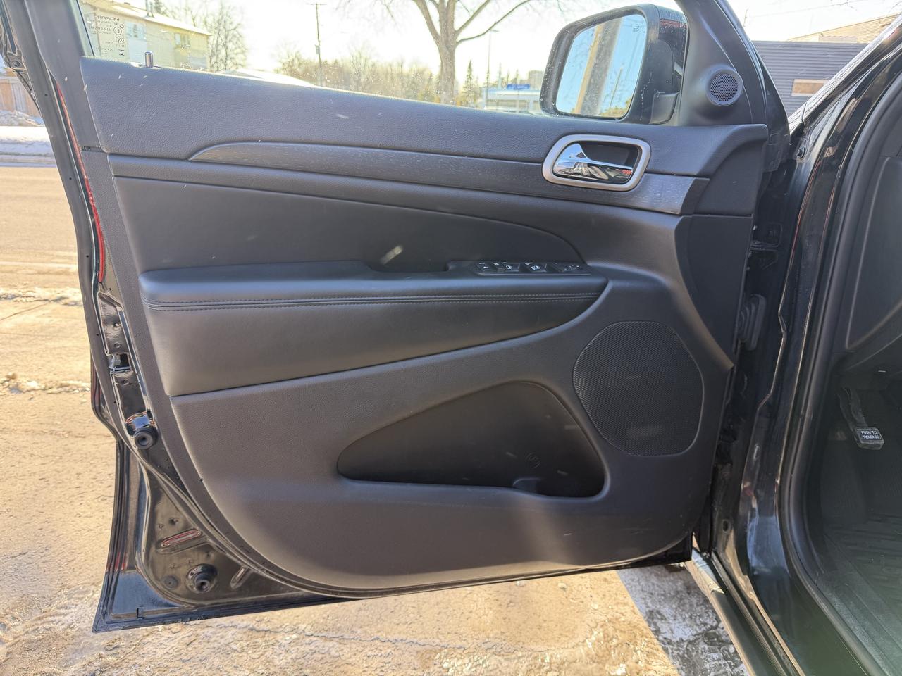 2017 Jeep Grand Cherokee Laredo Photo