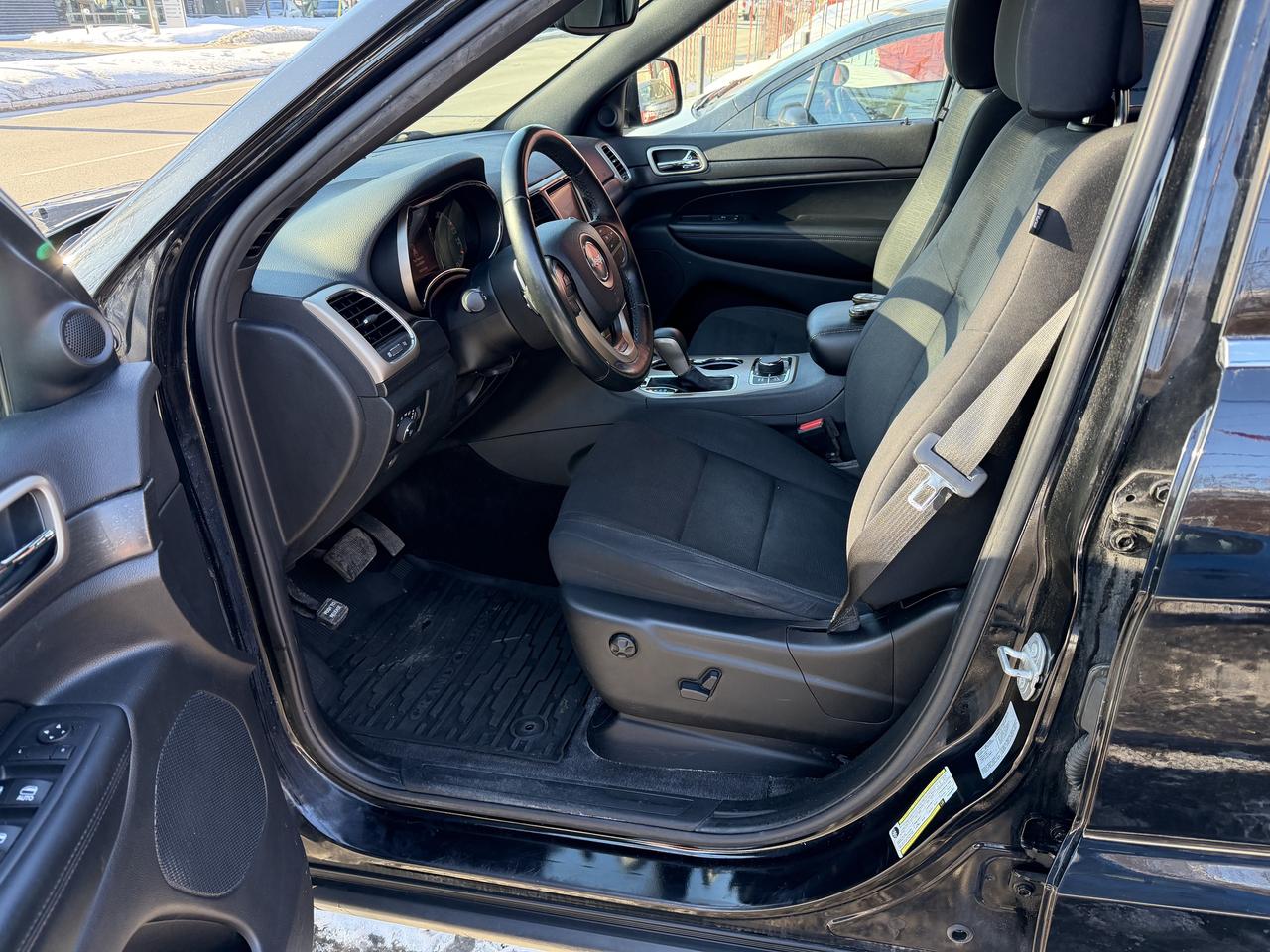 2017 Jeep Grand Cherokee Laredo Photo