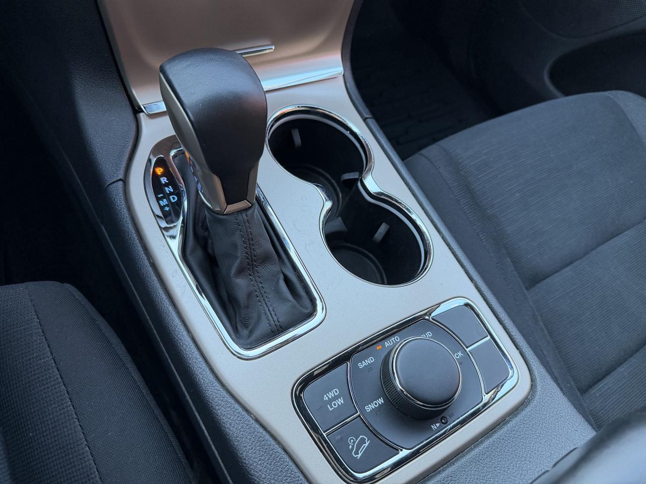 2017 Jeep Grand Cherokee Laredo Photo