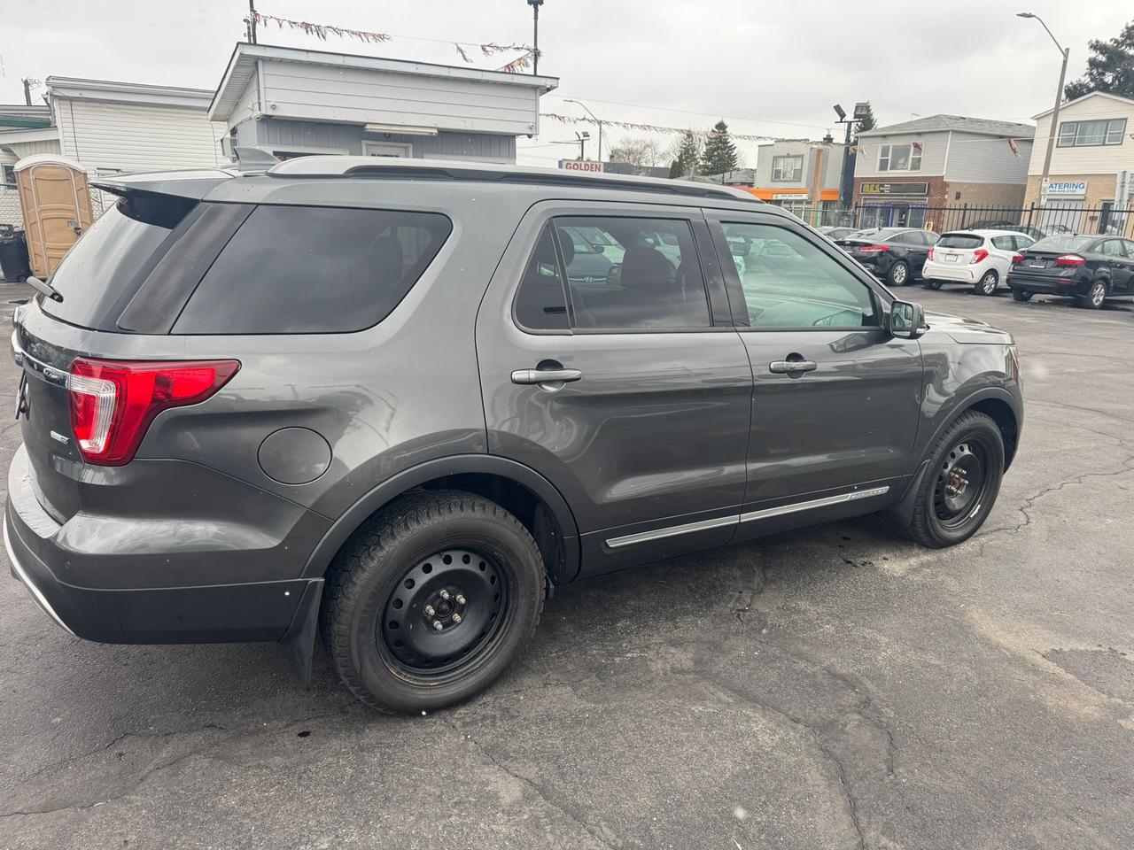 2016 Ford Explorer XLT Photo3