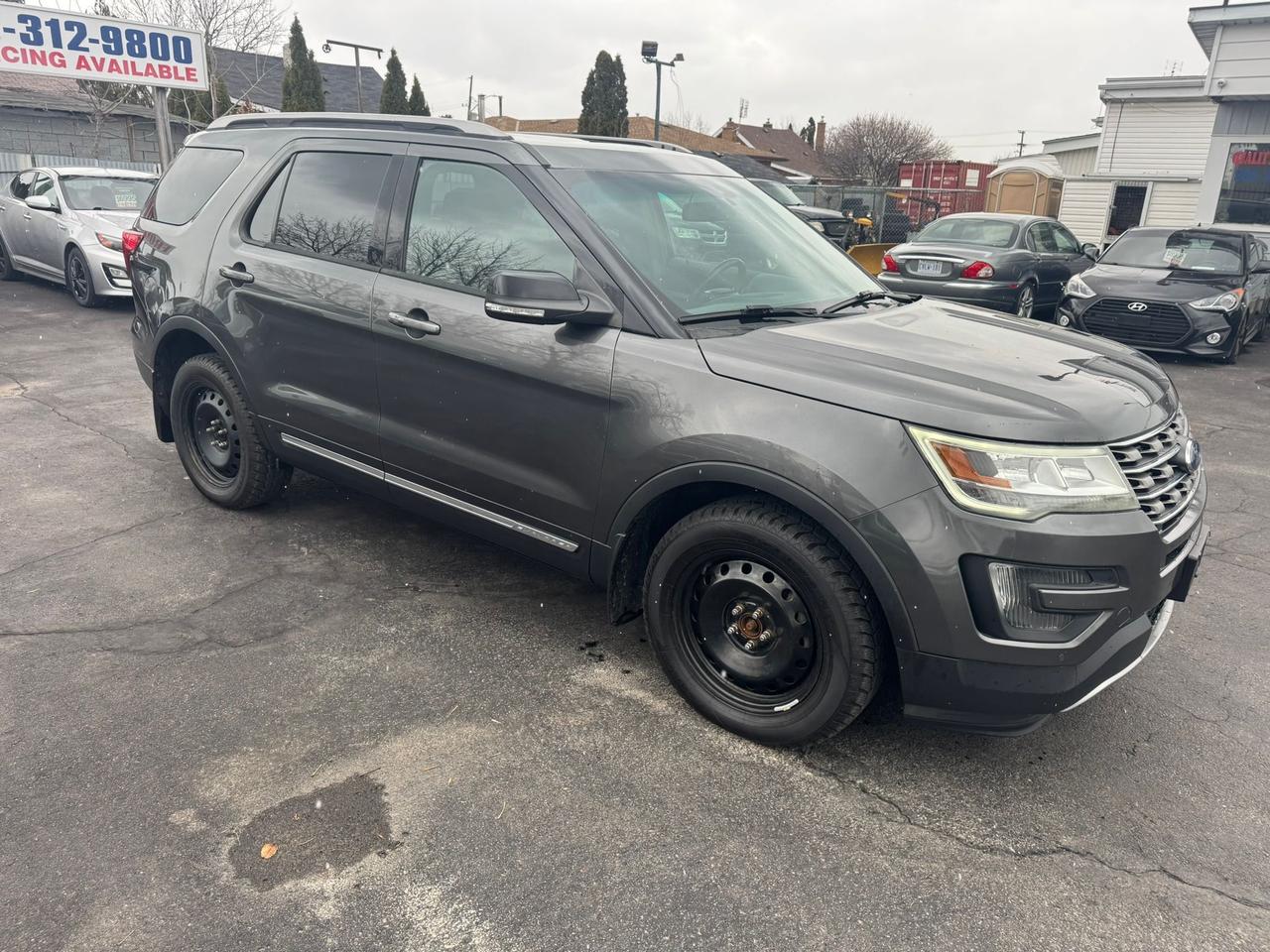 2016 Ford Explorer XLT Photo2