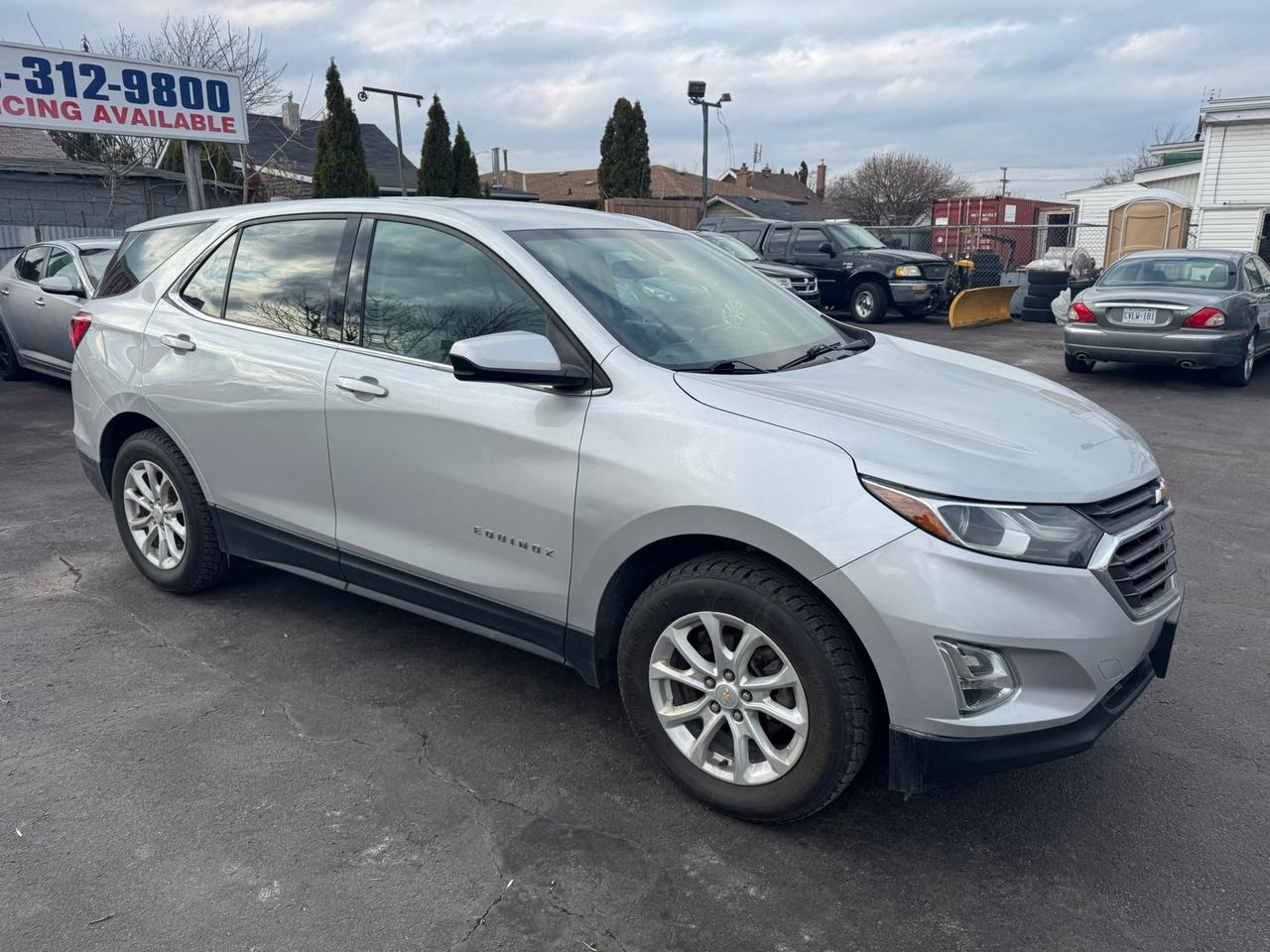 2019 Chevrolet Equinox LT Photo2
