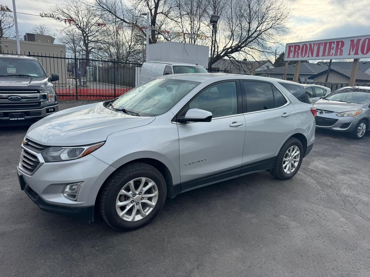 2019 Chevrolet Equinox LT Photo0