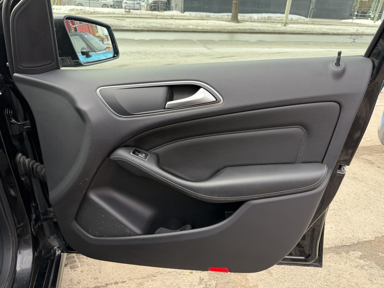 2015 Mercedes-Benz B-Class B 250 4-MATIC Photo