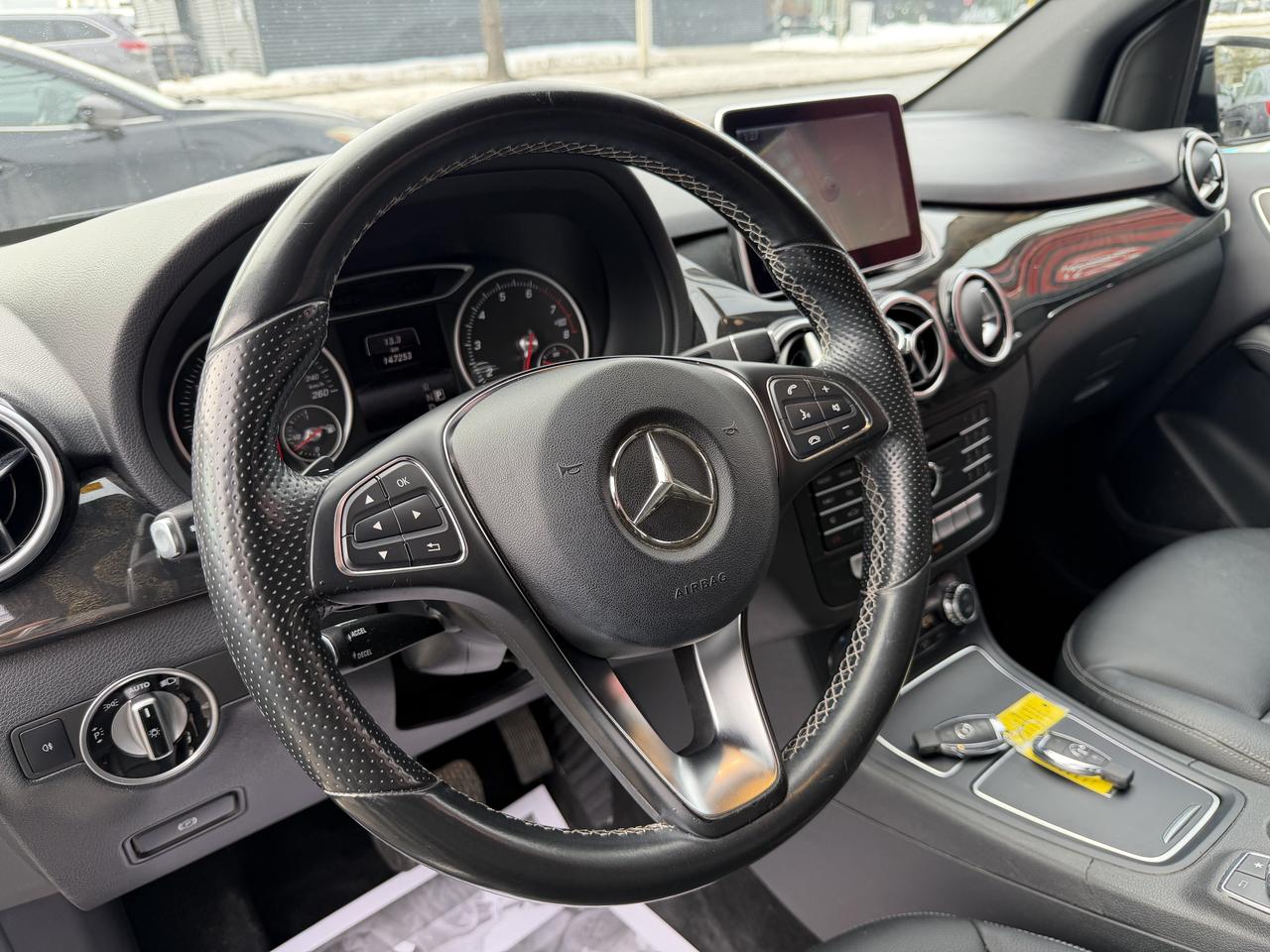 2015 Mercedes-Benz B-Class B 250 4-MATIC Photo