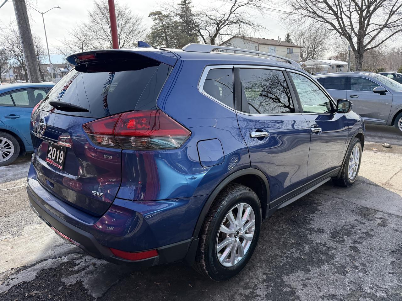 2019 Nissan Rogue SV Photo3
