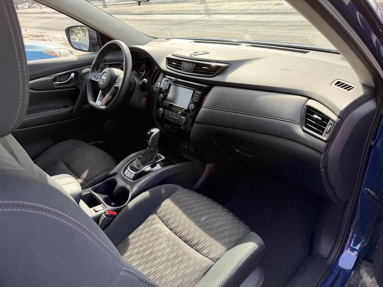 2019 Nissan Rogue SV Photo