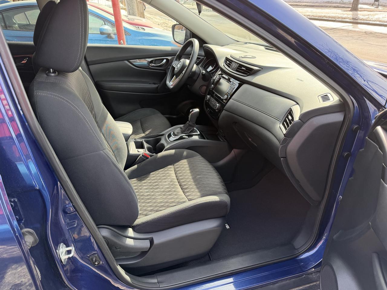 2019 Nissan Rogue SV Photo