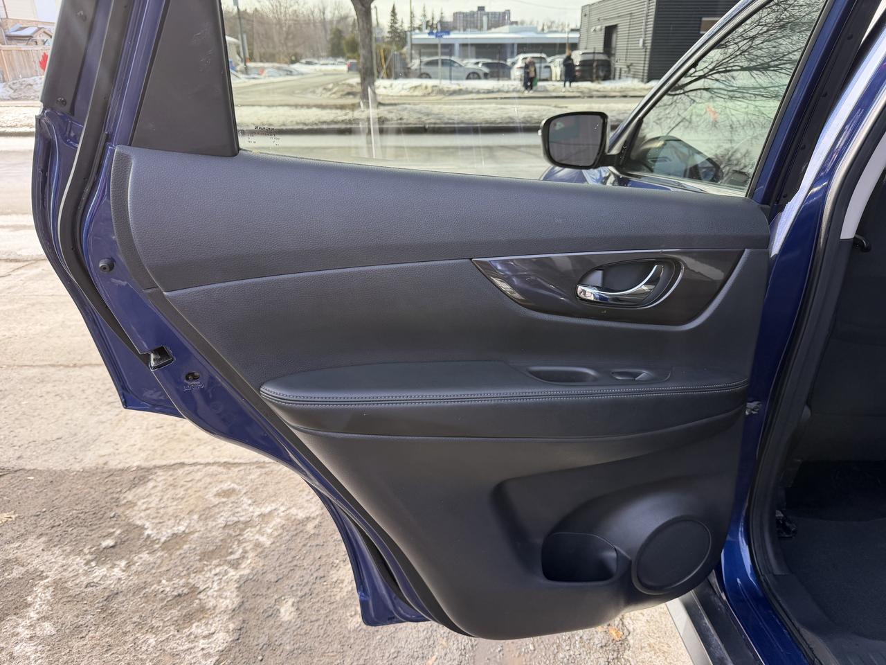 2019 Nissan Rogue SV Photo