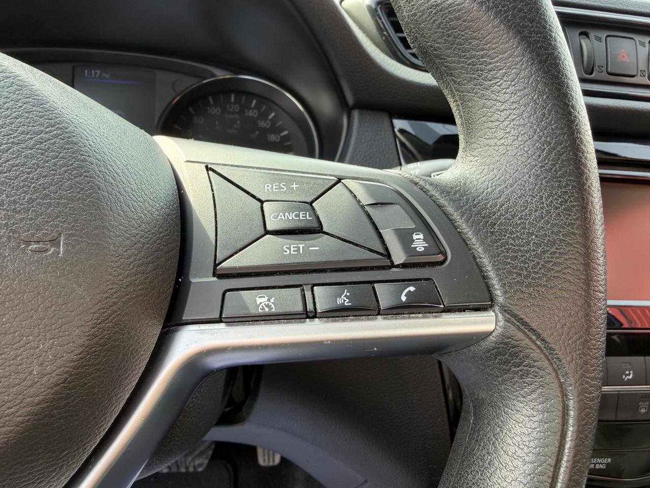 2019 Nissan Rogue SV Photo