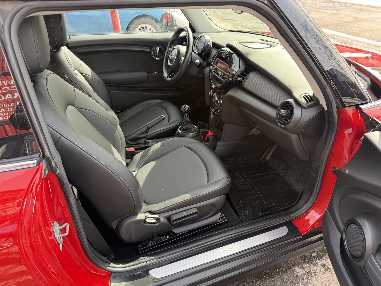 2015 MINI Cooper Hardtop 6-SPEED Photo