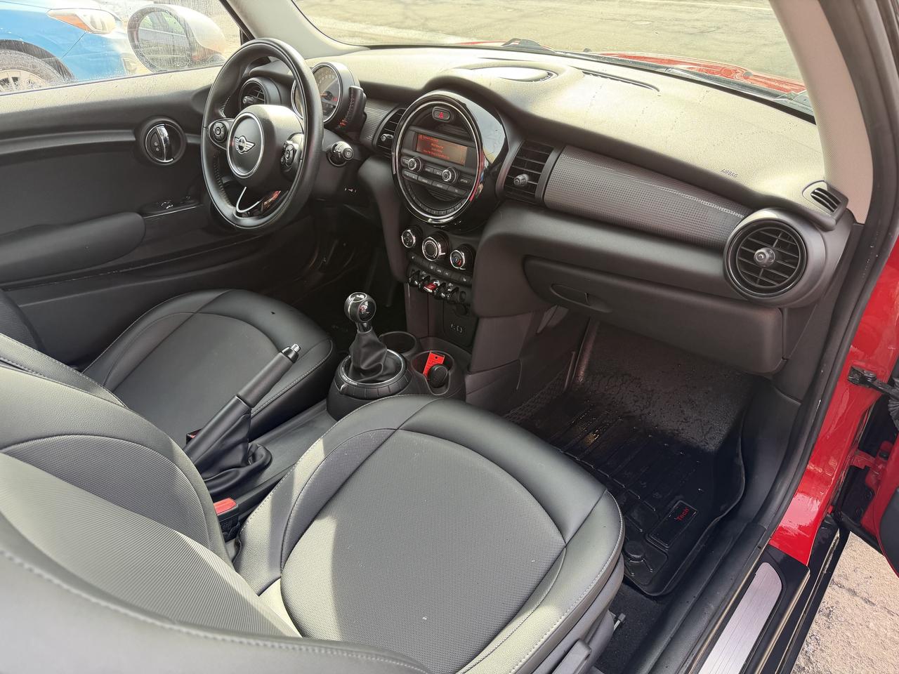 2015 MINI Cooper Hardtop 6-SPEED Photo