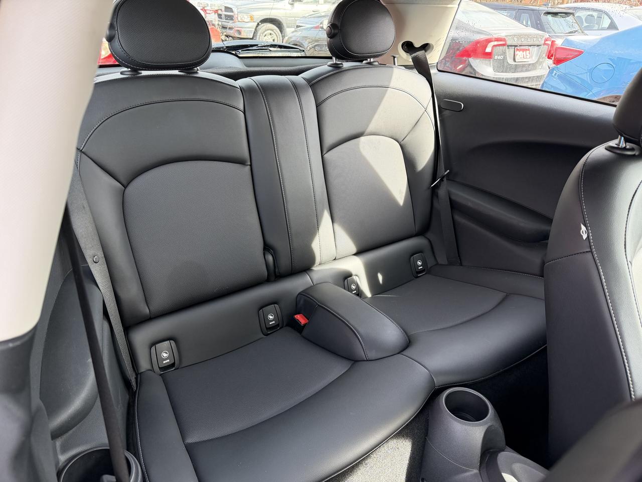 2015 MINI Cooper Hardtop 6-SPEED Photo