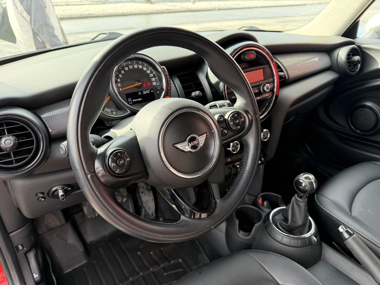 2015 MINI Cooper Hardtop 6-SPEED Photo