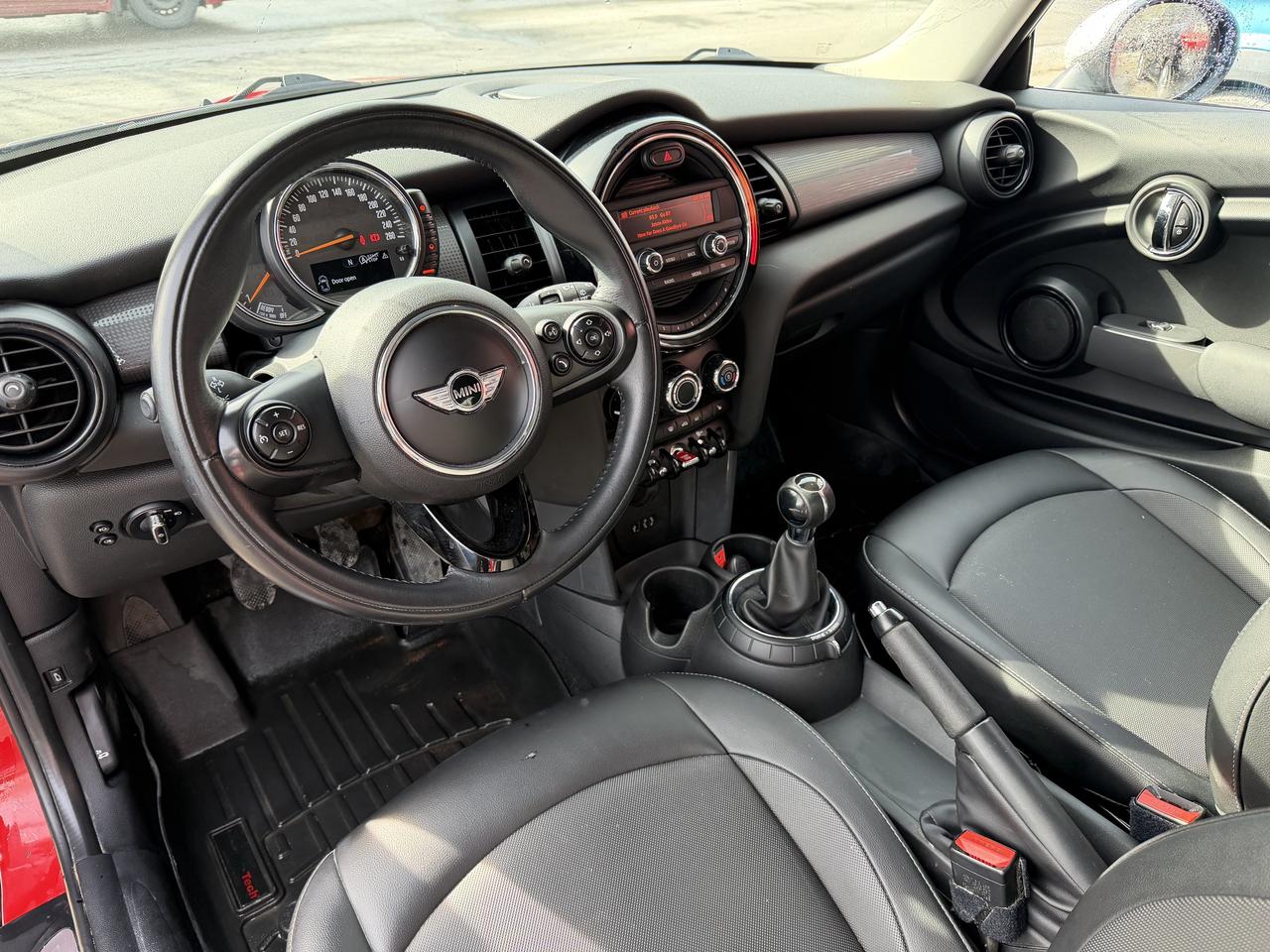 2015 MINI Cooper Hardtop 6-SPEED Photo